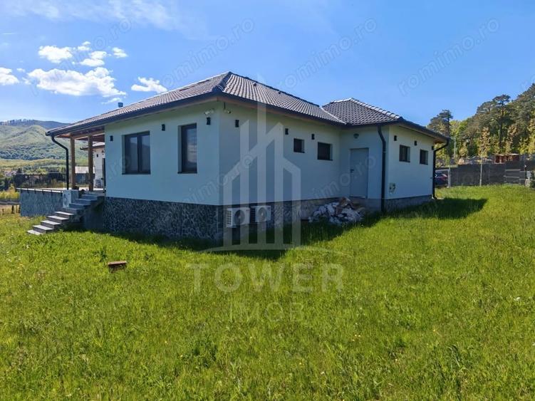 Casă cu 2 camere cu Teren 3282 Mp în Sadu