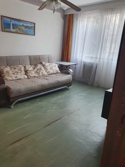 Apartament cu 3 camere semidecomandat în Republicii
