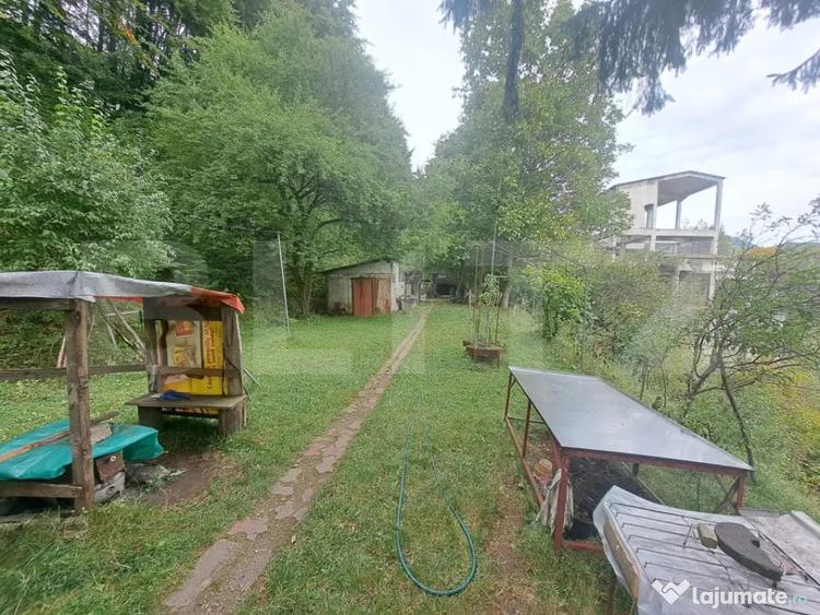 Casă cu 2 camere cu Teren 1000 Mp în Vulcan