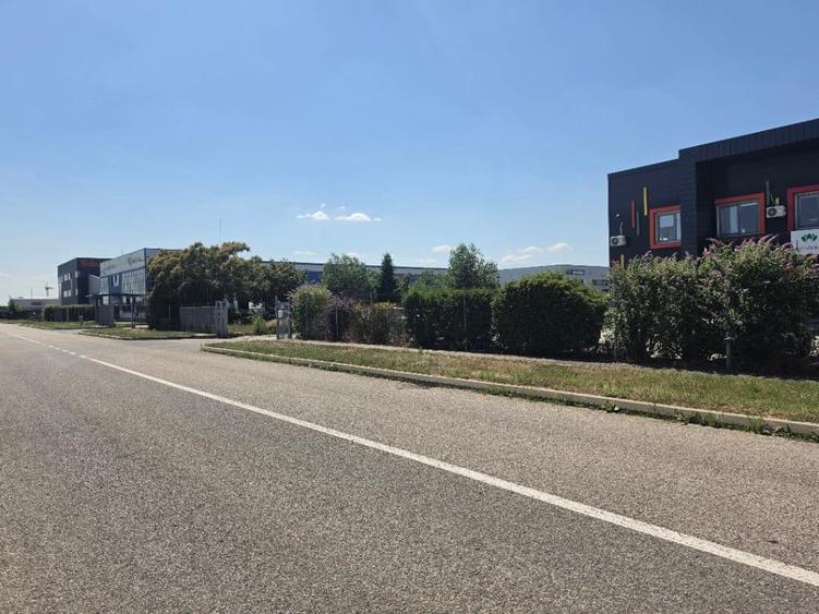 Spațiu comercial, de 1,100 mp, în Central