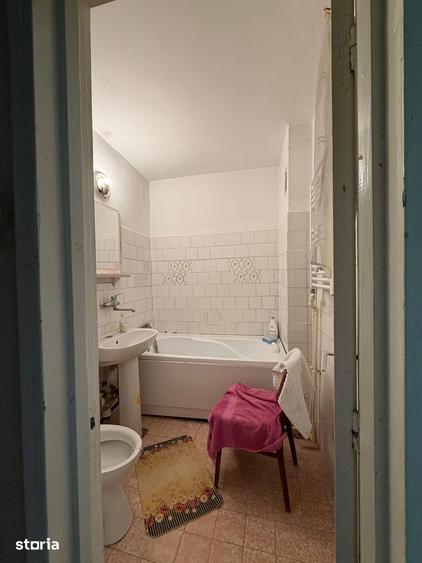 Apartament cu 3 camere nedecomandat în Podu Roș
