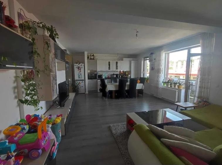 Apartament cu 2 camere semidecomandat în Borhanci
