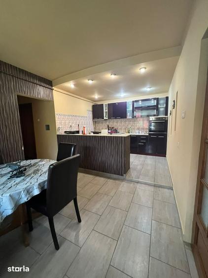 Casă cu 5 camere cu Teren 461 Mp în Central