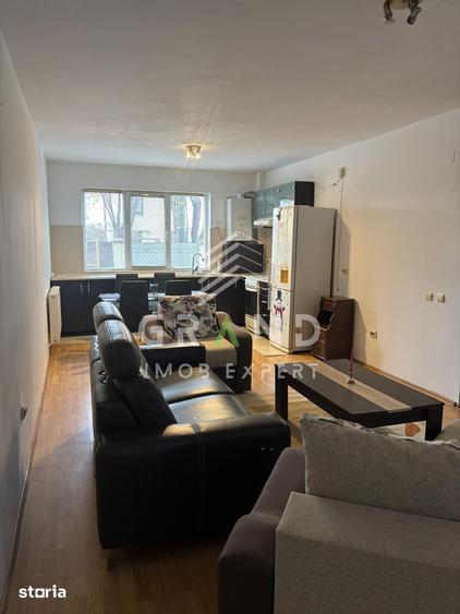 Apartament cu 3 camere decomandat, mobilat în Iris