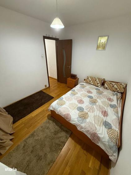 Apartament cu 3 camere semidecomandat în Craiovița Nouă