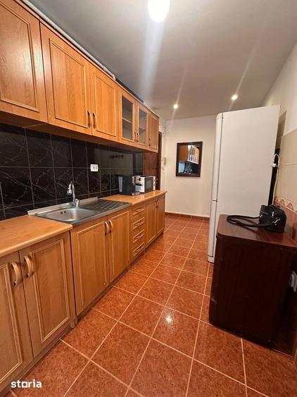 Apartament cu 3 camere semidecomandat în Traian