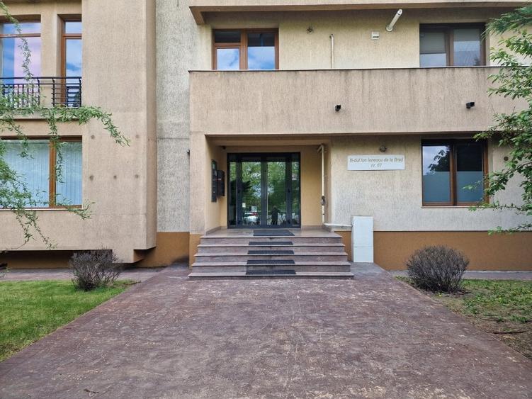 De inchiriat BIROU/CABINET/ap. spatios, 2 cam, 100m2 (8.5Eur/mp) , loc parcare - 3