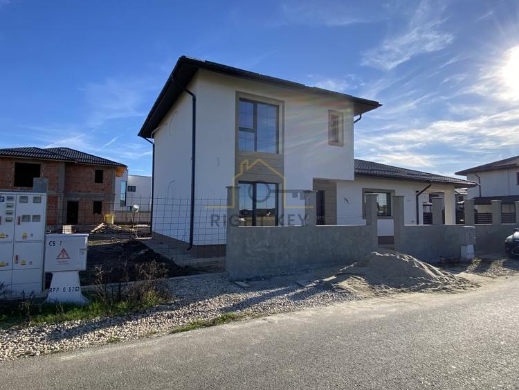 Oportunitate! Vila moderna 4 cam, asfalt, toate utilitatile! Comision0 - 1