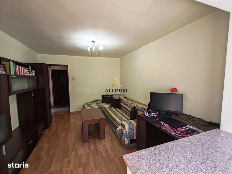 Apartament cu 3 camere decomandat în Vest