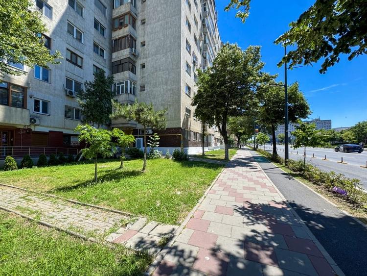 Apartament cu 2 camere decomandat în Casa de Cultură
