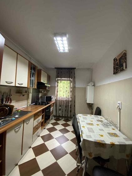 Caut colega de apartament - disponibil in data de 1 aprilie - 3