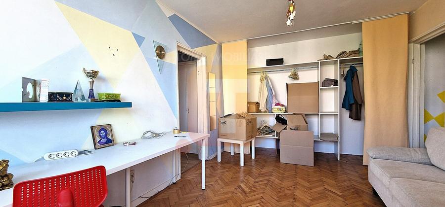 Apartament cu 3 camere semidecomandat în Dărmănești