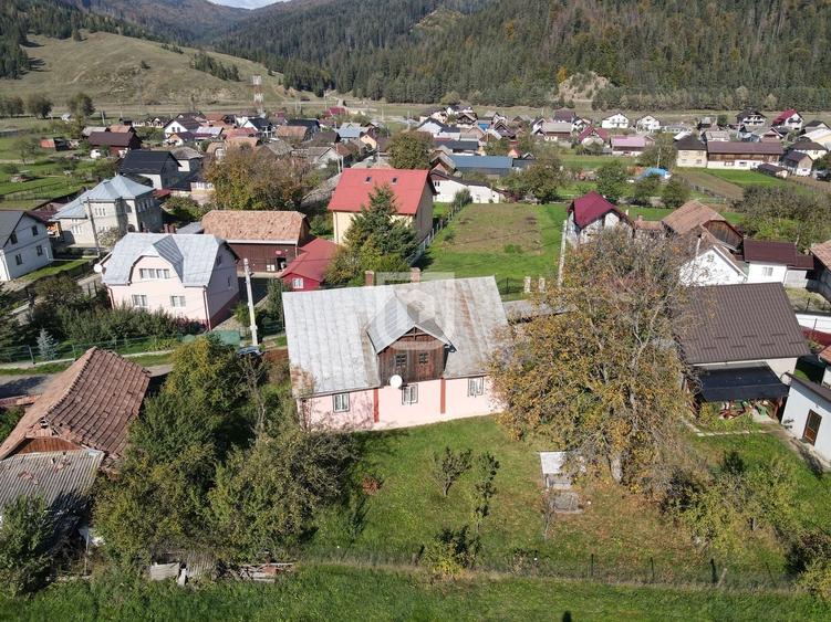 Casa traditional bucovineana la poalele muntilor Bucovinei - 4