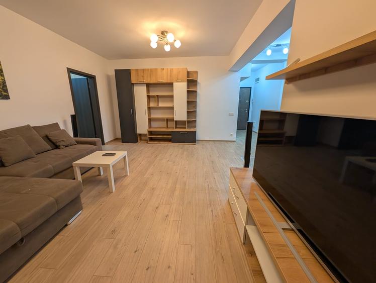 Apartament cu 3 camere semidecomandat în Drumul Taberei