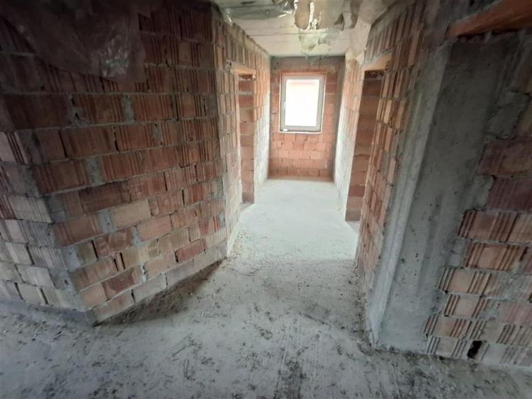 Casa individuala 5 camere 2 bai pivnita 380mp teren in Cisnadie - 9