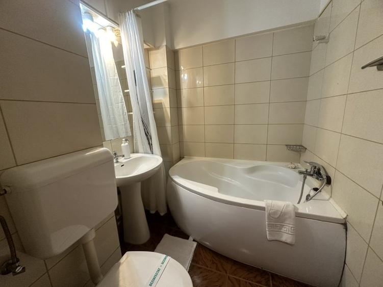 Garsoniera ultracentrala, mob., etaj 7, bloc solid, termoizolat, langa  Cismigiu - 12