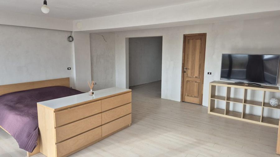 Casă individuală cu 5 camere cu Garaj în 1 Decembrie