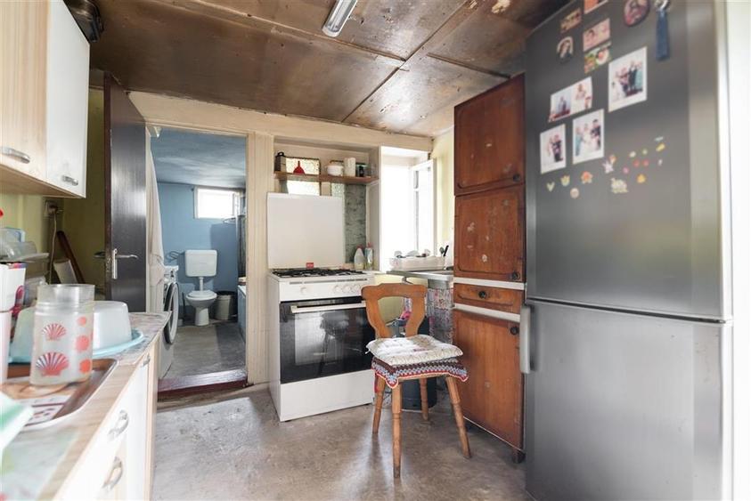 Casa renovabila cu teren de 620 mp in Cantemir - 9