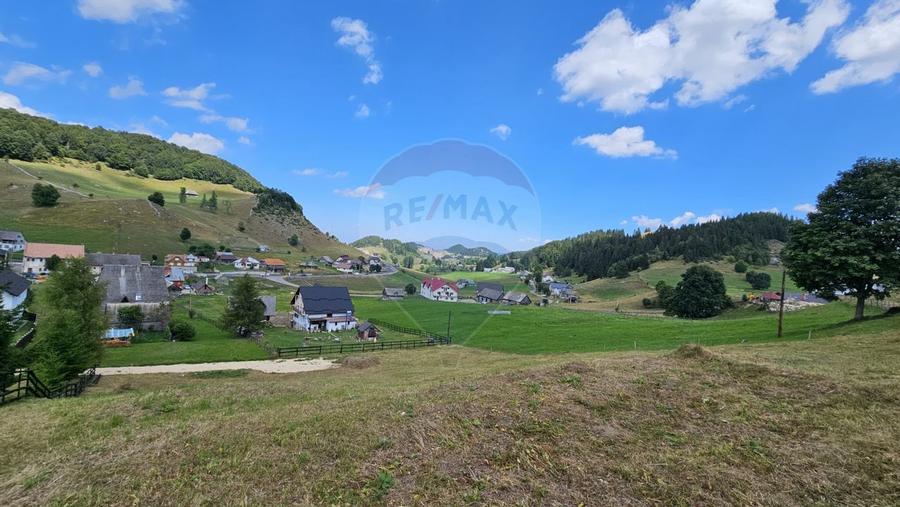 Teren la inaltime, 1034mp, Fundata- cea mai inalta localitate din tara - 1