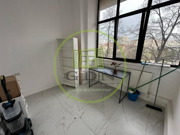 Spatiu de birou, 10mp, pretabil birou, Zona Teatrul National Marin Sorescu - 1