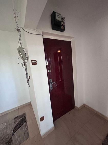 Vand apartament cu trei camere, bucatarie, baie, beci, garaj. - 6