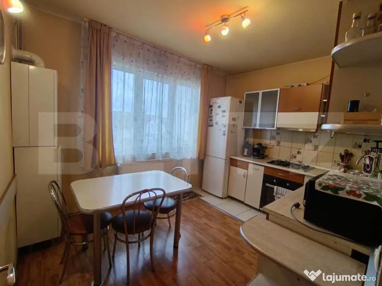 Casa de vanzare, cu 5 camere ?i un teren de 600 mp, zona u - 13