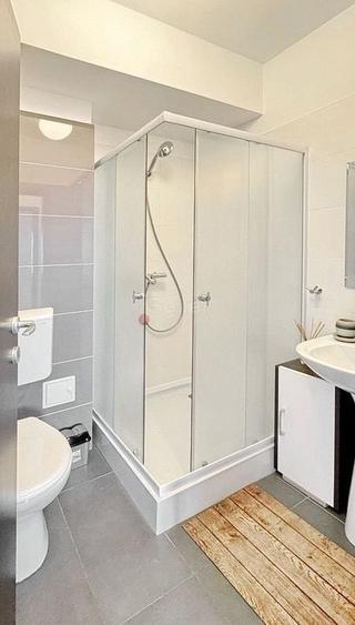 Priveliste Deosebita, Disponibil din 1 septembrie - 12