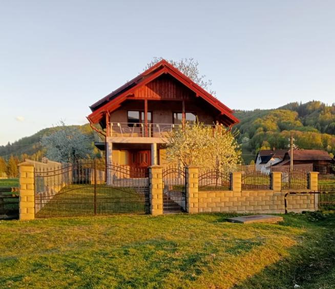 Vindem proprietate in orasul Frasin, Bucsoaia - Bucovina - 1