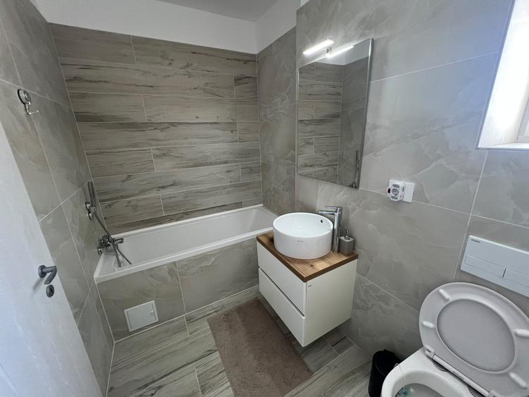 Apartament cu 3 camere decomandat, mobilat în Pipera
