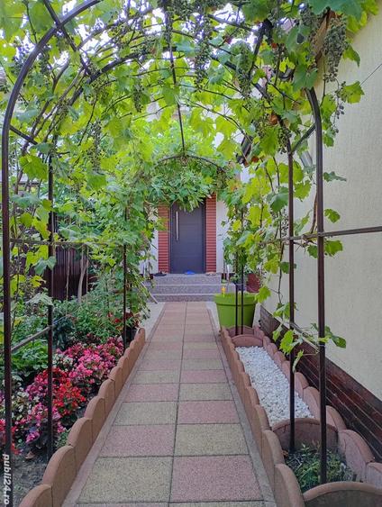 Vand casa 2 km de Targovi?te mobilata - 10