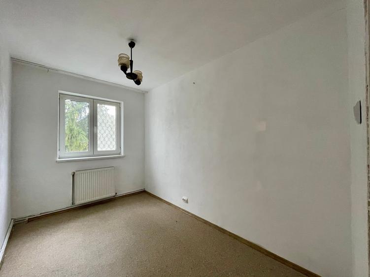Apartament cu 3 camere decomandat în Bartolomeu