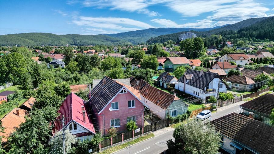 Covasna, casa cu structura deosebita, curte generoasa, dependinte foarte utile! - 2