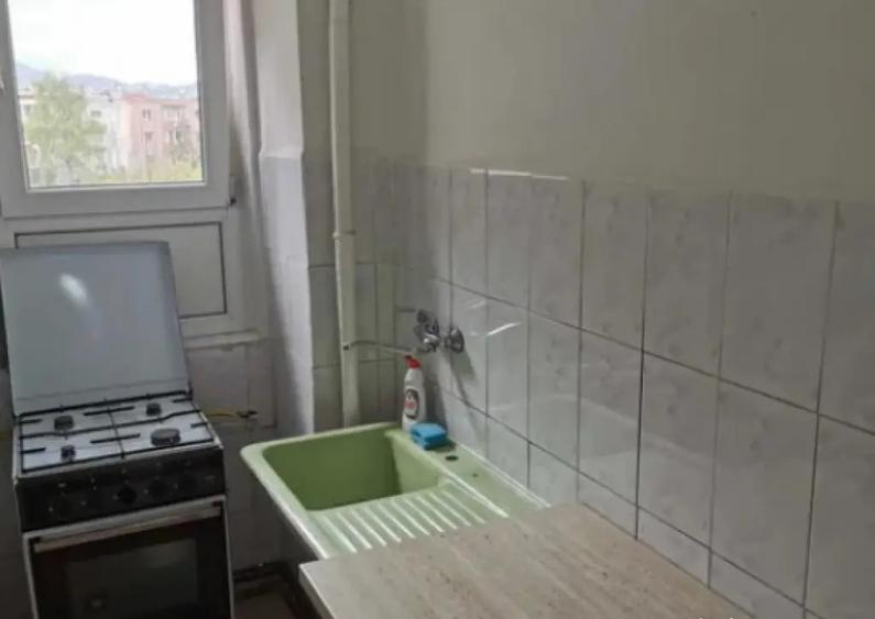Apartament 2 camere, semidecomandat - zona Vlahuta - 3