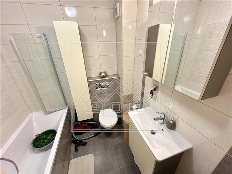 Apartament de inchiriat, 2 camere, decomandat, etaj 1, balcon - 12