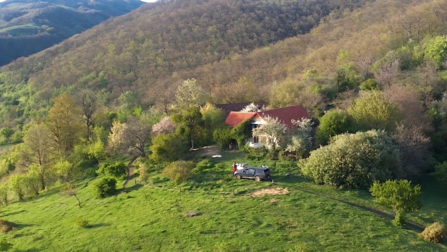 Casă în locație exclusivă, cu vedere spectaculoasă la Dunăre și 6 hectare - 1