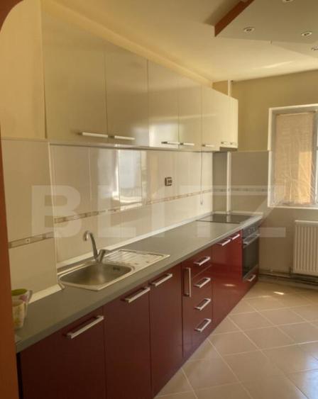Apartament de 3 camere, 2 bai si balcon inchis, etaj interme - 10