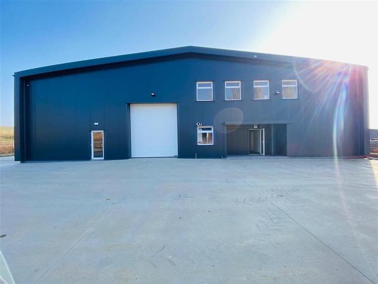 Spațiu industrial, de 1,250 mp, în Lețcani
