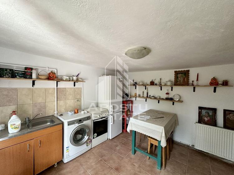 Casa cu anexa si teren 1457 in localitatea Carani - 10