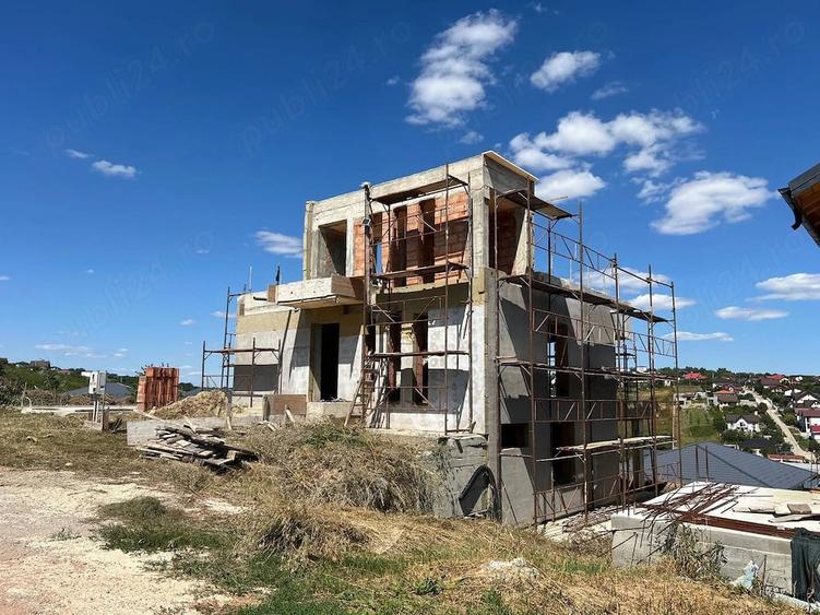 Casă cu 4 camere cu Teren 500 Mp în Valea Adâncă