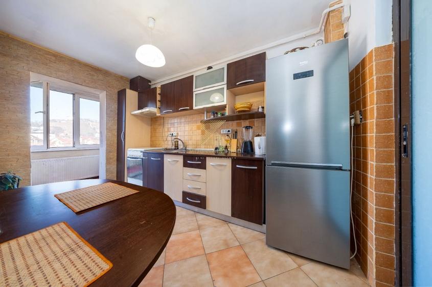 Apartament 3 camere, vedere superbă, Răcădău, str. Carpenului - 4