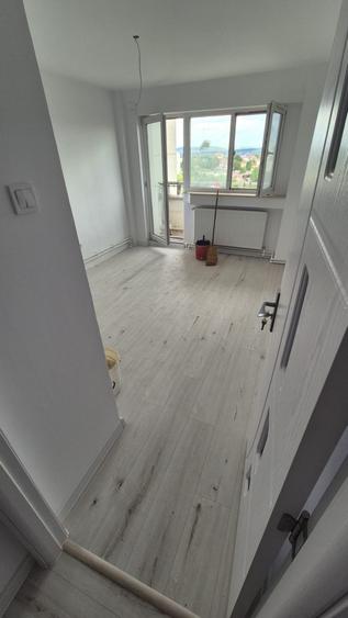 Apartament cu 4 camere în Cetate