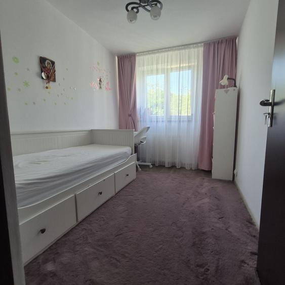 Apartament cu 3 camere semidecomandat în Vitan