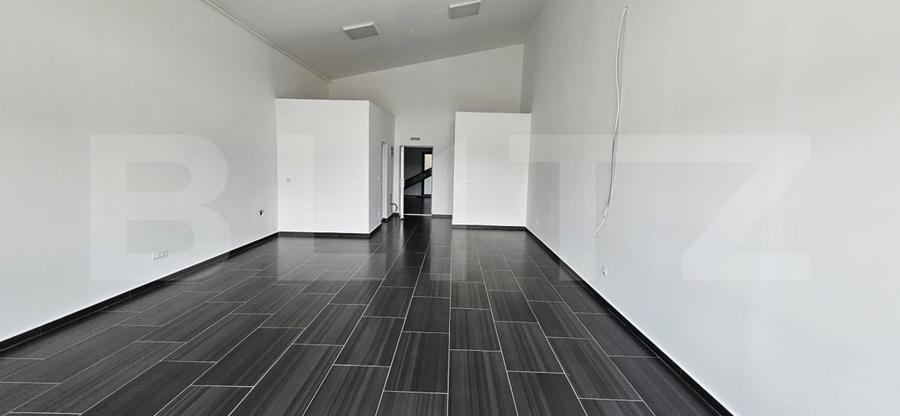 Spațiu comercial, de 2,351 mp, în Nord