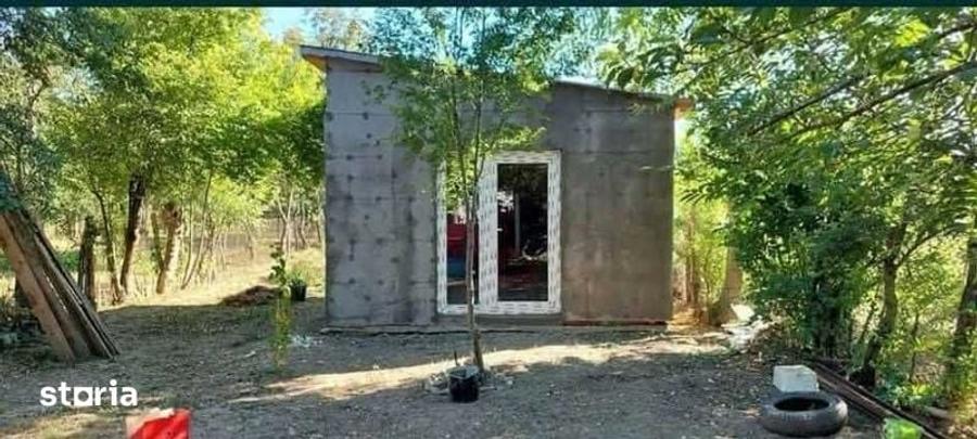 Casă cu 4 camere cu Teren 890 Mp în Central