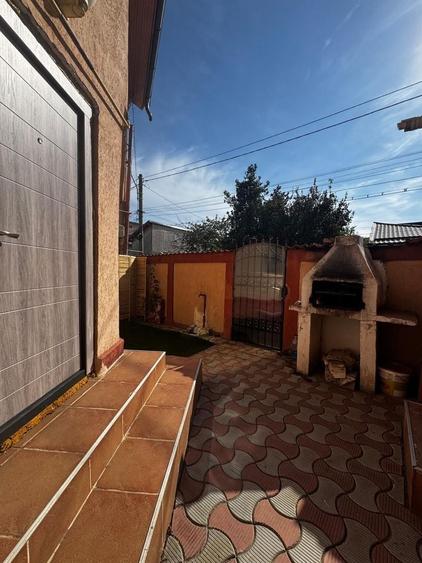 Casă individuală cu 6 camere cu Canalizare în Rahova