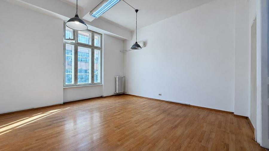 Apartament cu 6 camere decomandat în Cișmigiu