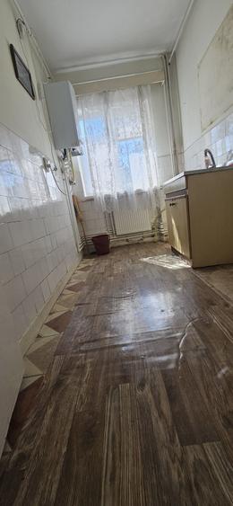 Apartament cu 3 camere decomandat în Valea Moșneagului