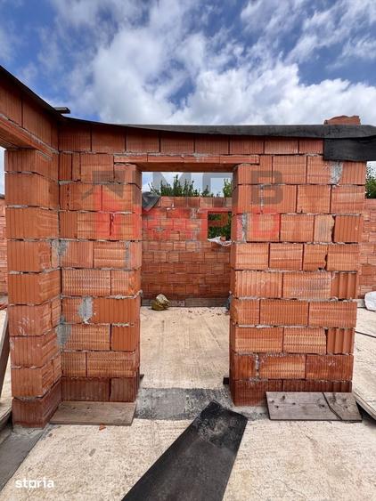 Casă cu 2 camere cu Teren 550 Mp în Central