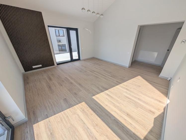 Casă individuală cu 6 camere cu Canalizare în Băneasa