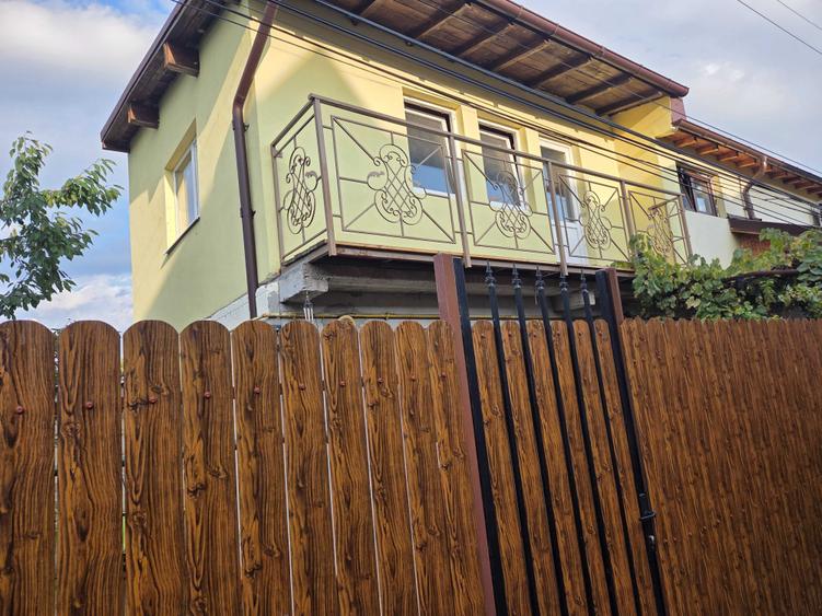 Casă cu 4 camere în Cantacuzino